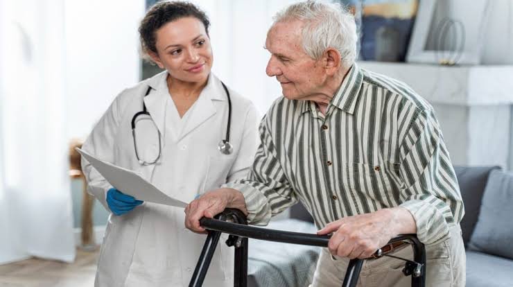 Atención Médica a Domicilio para Adultos Mayores | Cuidado en Casa | Lima, Perú.